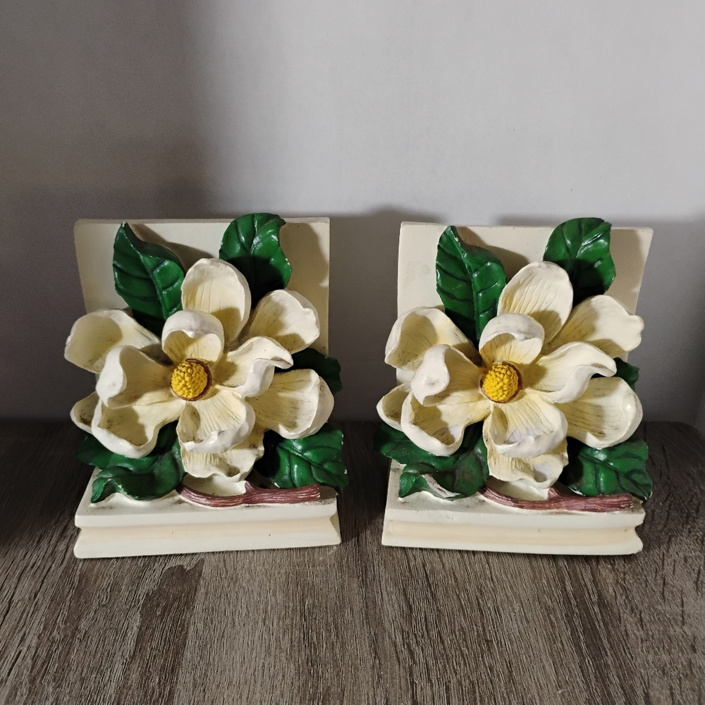 CBK LTD 1995 3D Magnolia Ceramic Bookends